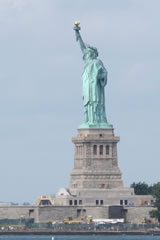 自由の女神像(1886年完成)、 2012年英文学科アメリカ現地実習にて撮影